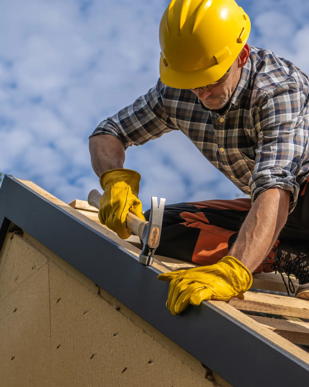 Charpentier couvreur PR Rénovation en intervention à Saint-Étienne